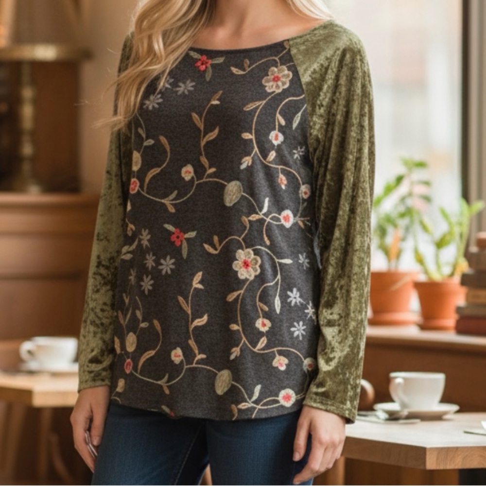 ODDY Embroidered Floral Knit Top